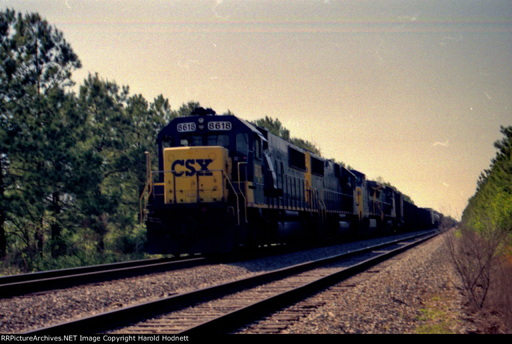 CSX 8618 waits with its train for a southbound to pass